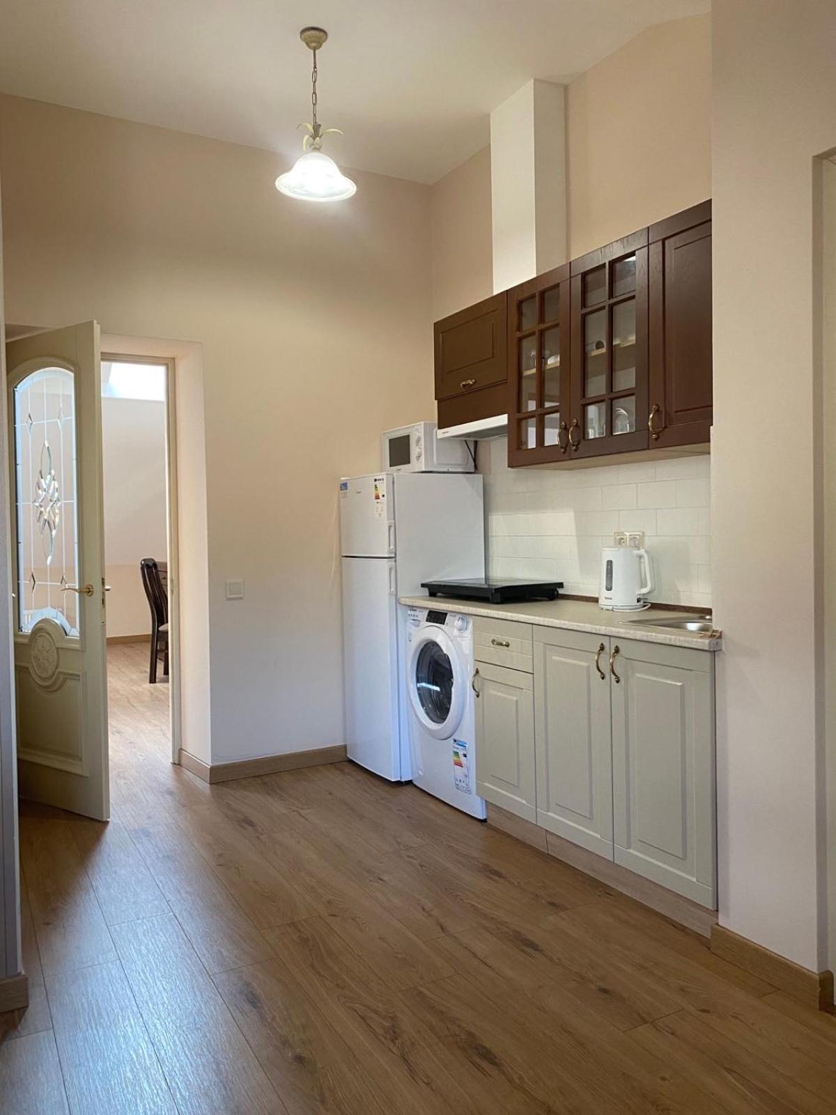 Apart Yaroslava Osmomysla 9 Square - City Center Lviv Buitenkant foto