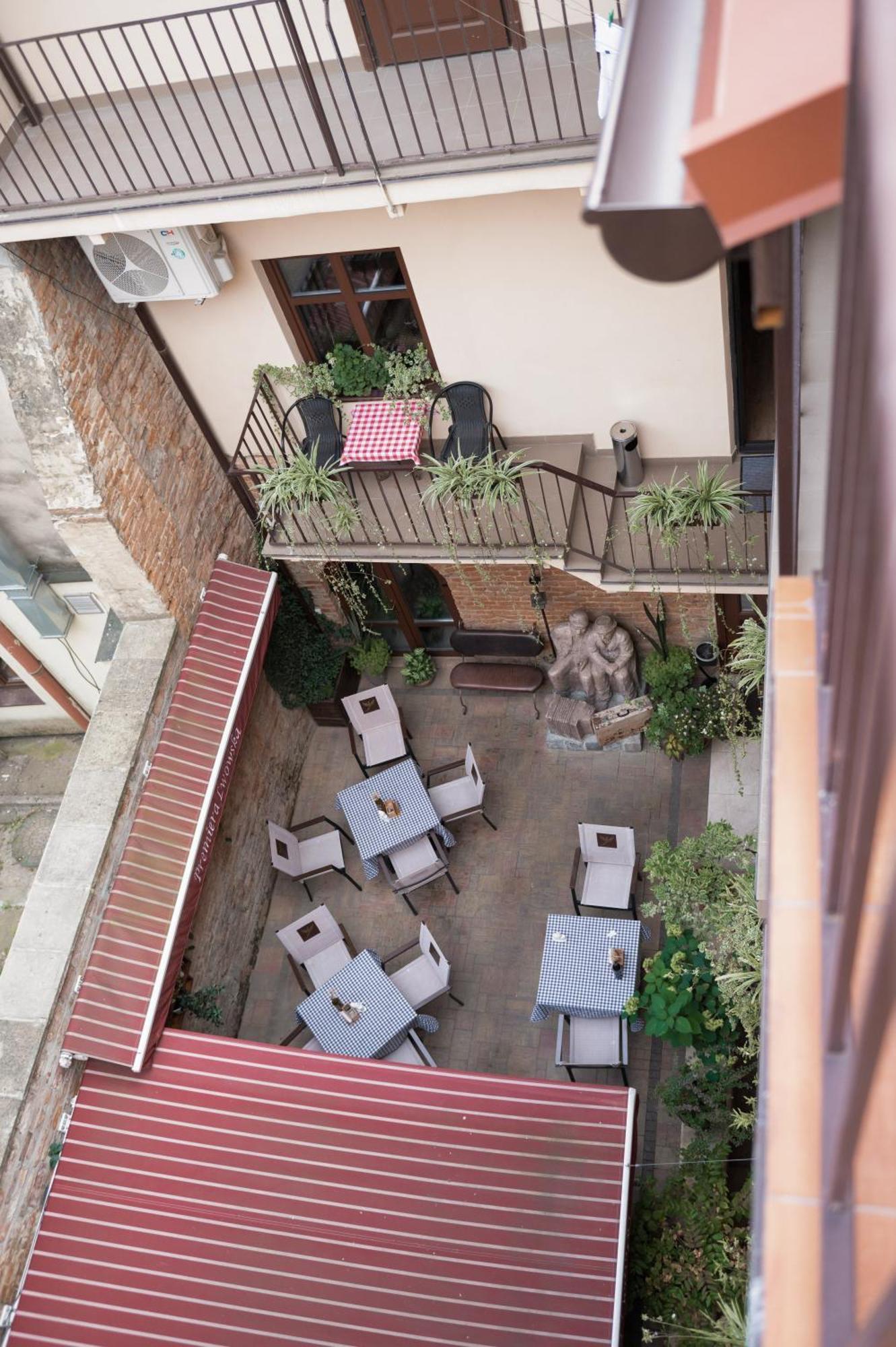 Apart Yaroslava Osmomysla 9 Square - City Center Lviv Buitenkant foto