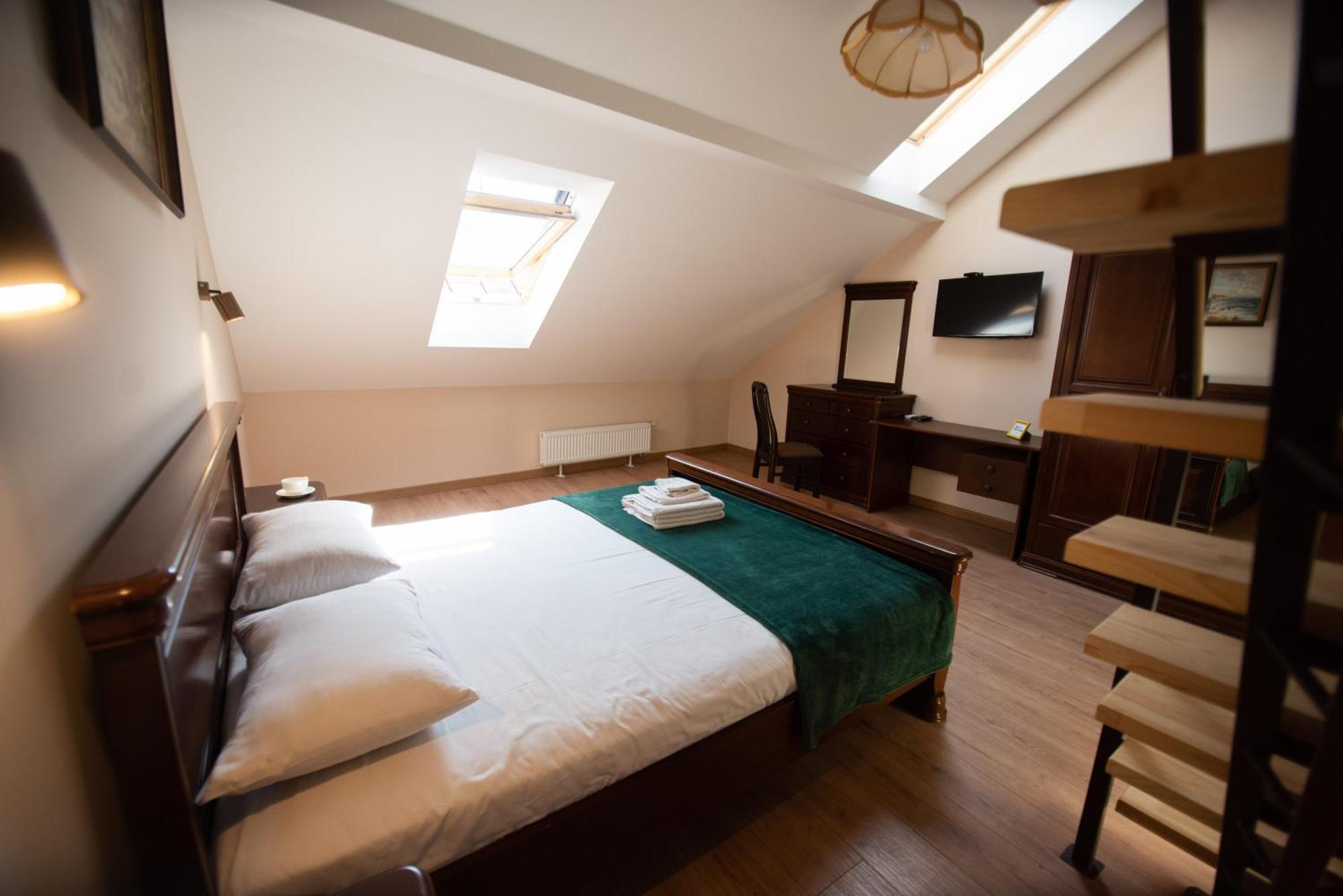 Apart Yaroslava Osmomysla 9 Square - City Center Lviv Buitenkant foto