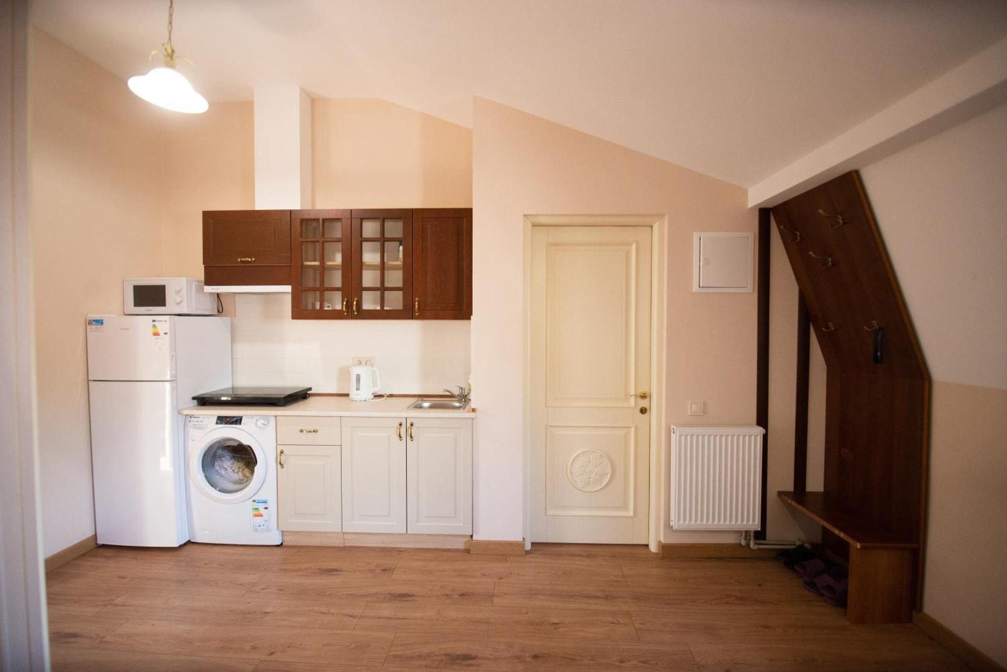 Apart Yaroslava Osmomysla 9 Square - City Center Lviv Buitenkant foto
