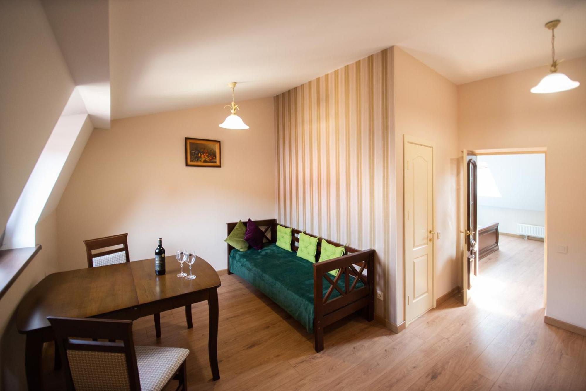 Apart Yaroslava Osmomysla 9 Square - City Center Lviv Buitenkant foto