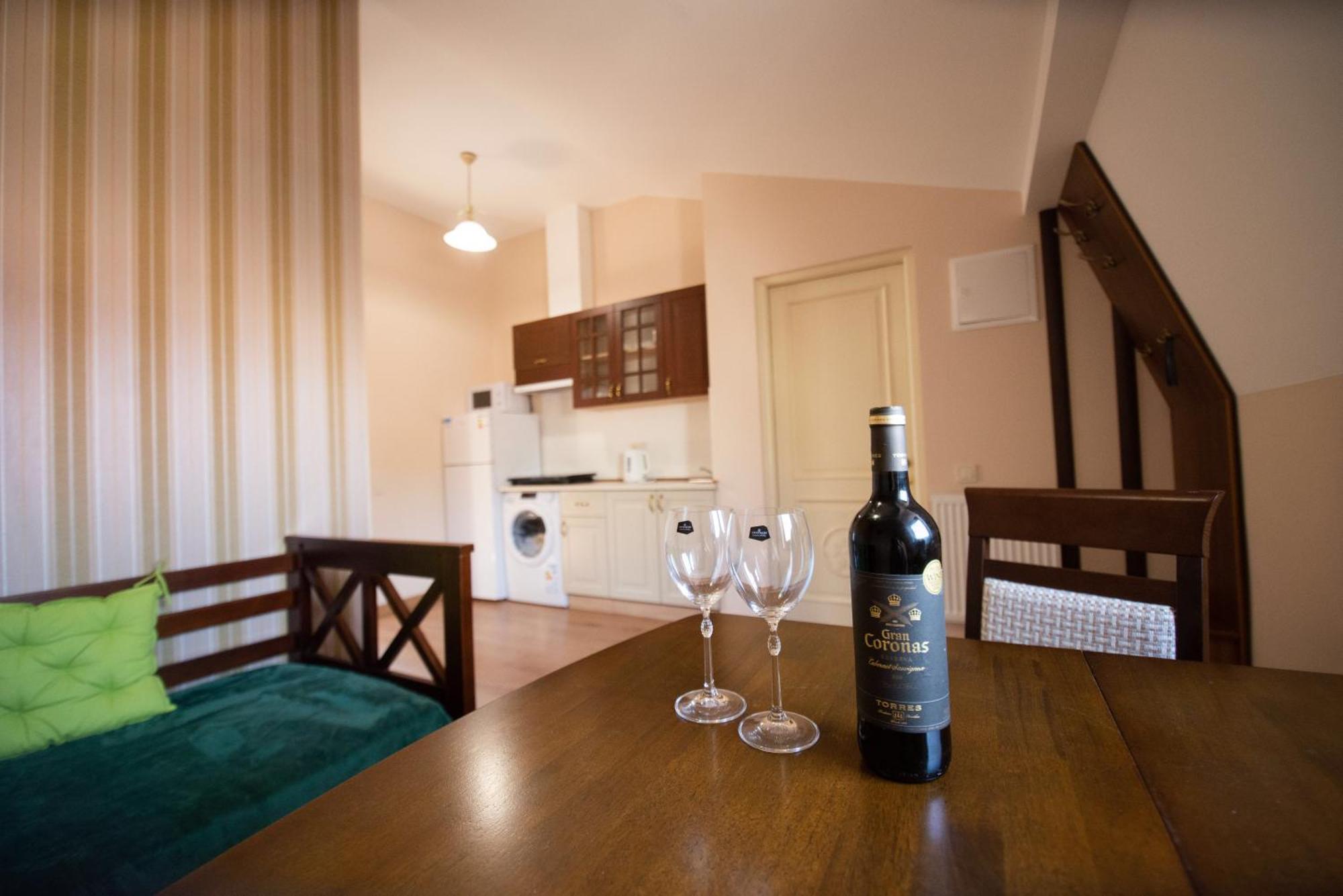 Apart Yaroslava Osmomysla 9 Square - City Center Lviv Buitenkant foto