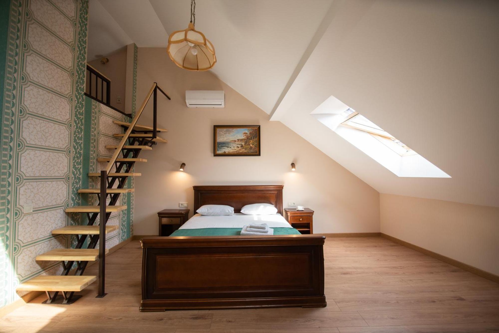 Apart Yaroslava Osmomysla 9 Square - City Center Lviv Buitenkant foto