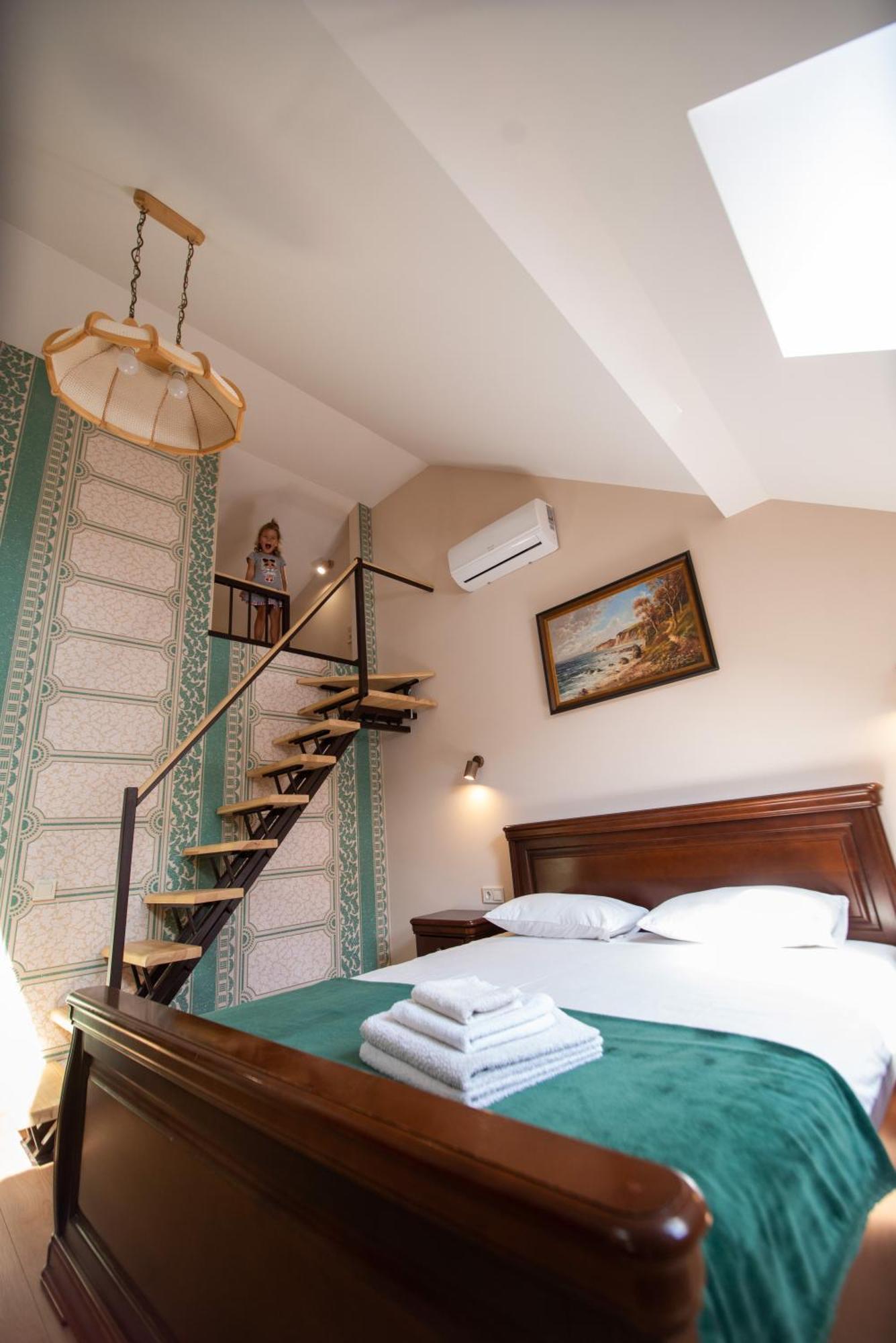 Apart Yaroslava Osmomysla 9 Square - City Center Lviv Buitenkant foto