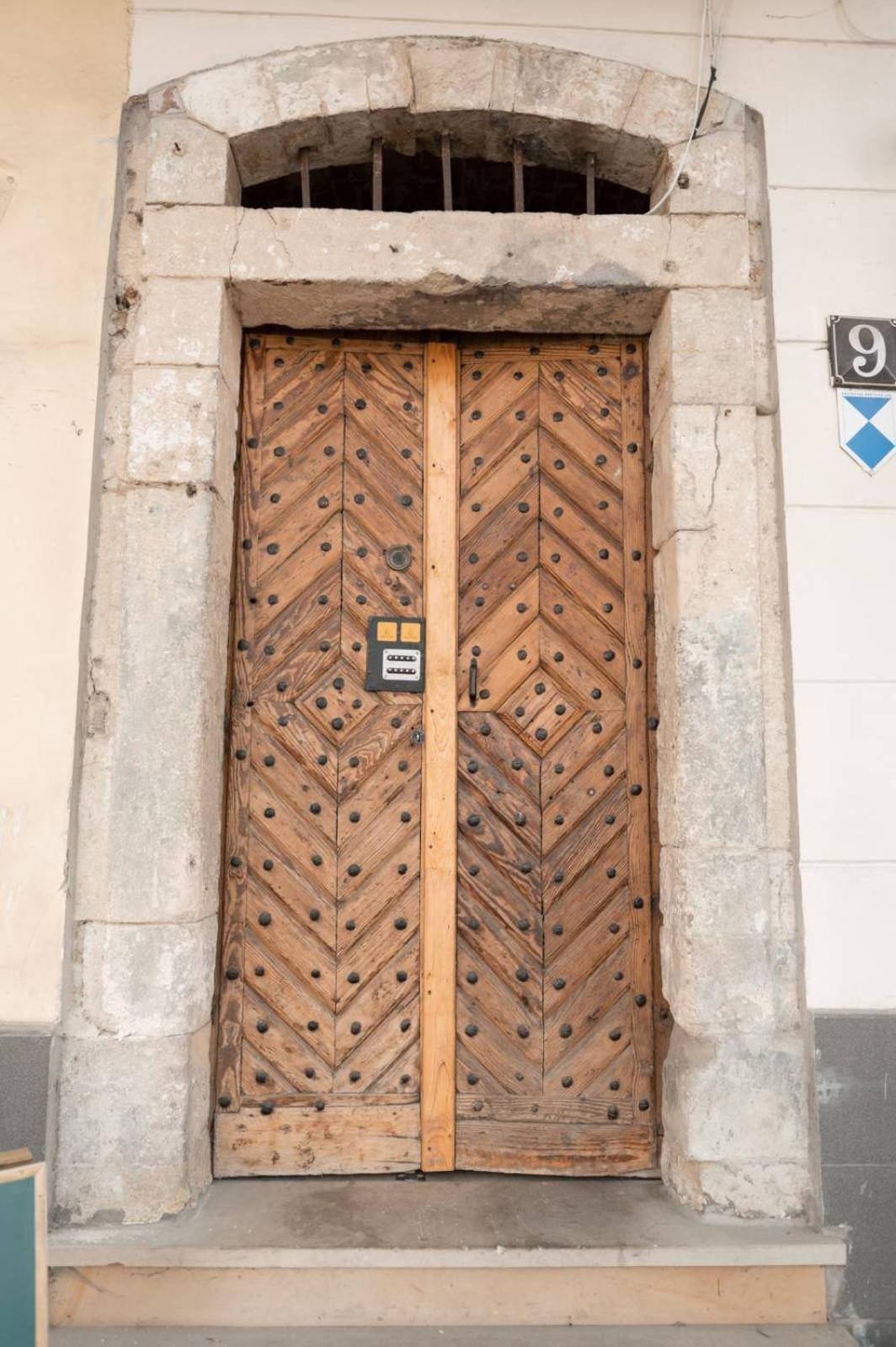 Apart Yaroslava Osmomysla 9 Square - City Center Lviv Buitenkant foto
