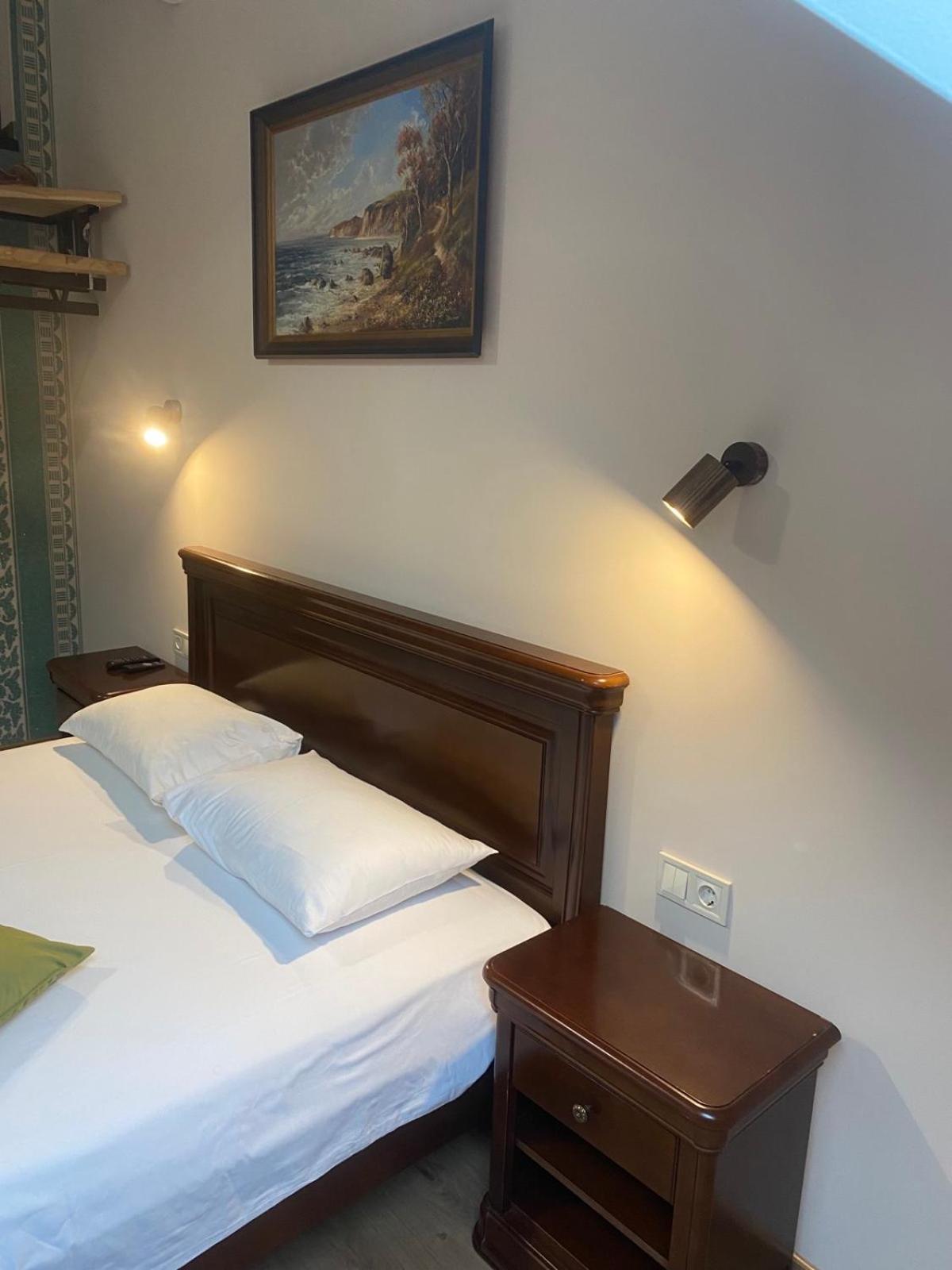 Apart Yaroslava Osmomysla 9 Square - City Center Lviv Buitenkant foto