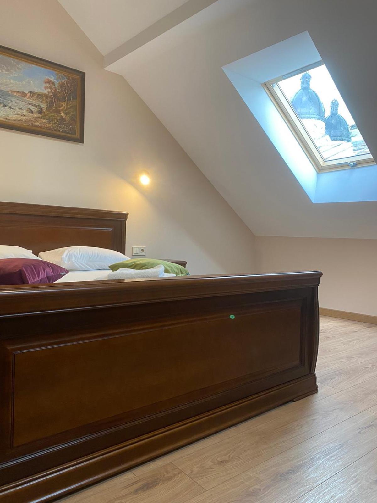 Apart Yaroslava Osmomysla 9 Square - City Center Lviv Buitenkant foto
