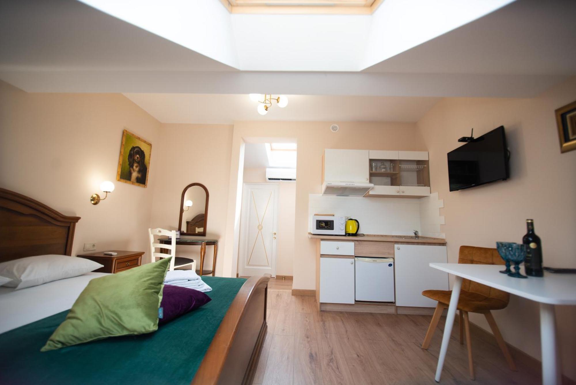 Apart Yaroslava Osmomysla 9 Square - City Center Lviv Kamer foto